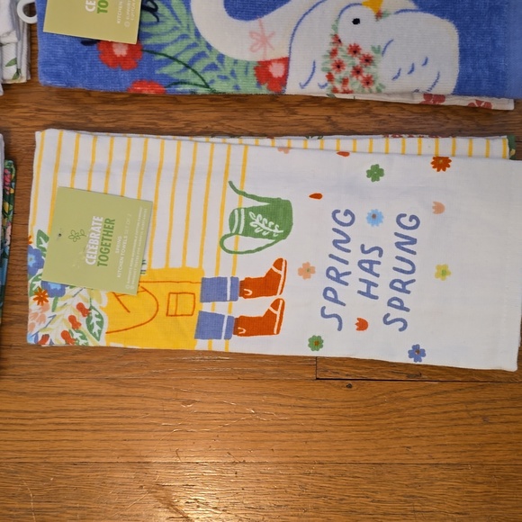 CELEBRATE TOGETHER & HOME WEAR BRANDS KITCHEN TOWELS BUNDLE OF 8 TOWELS - Picture 6 of 10